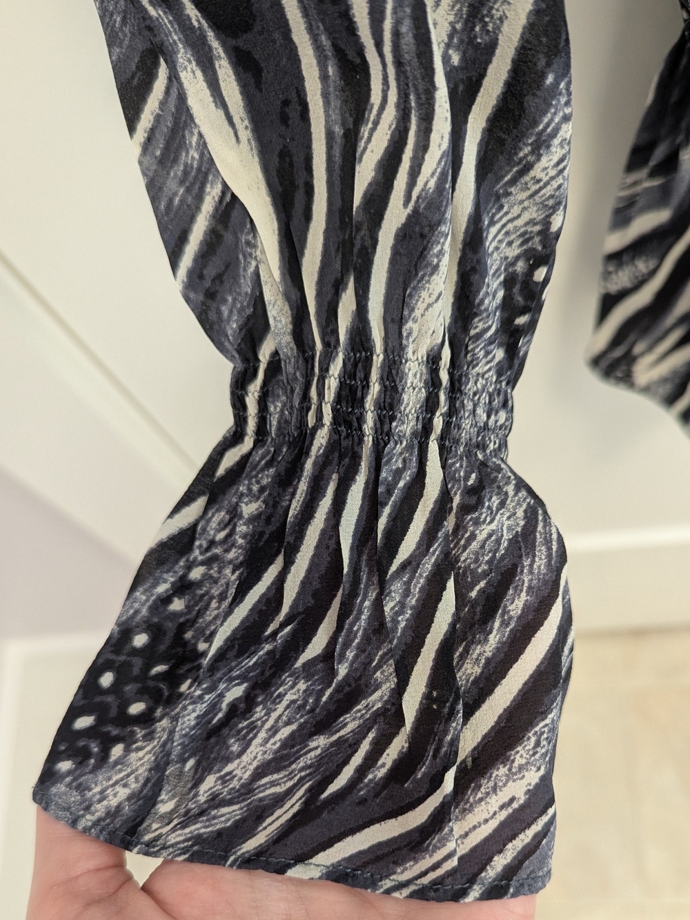 TH by Thrive Silk Blouse Abstract Print Draped Neck Flowy Boho Top - Picture 5 of 9